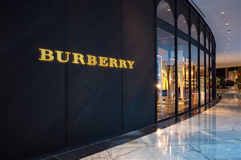 how many stores does burberry have in china